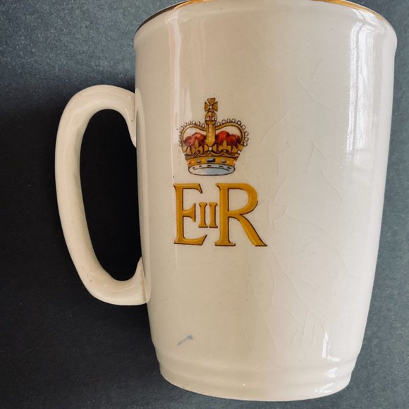 VINTAGE & Rare "Queen Elizabeth II" Coronation Mug June 2, 1953 - Picture 2 of 6